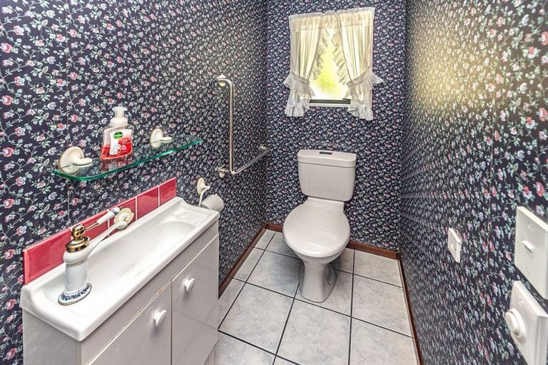 Photo of property in 3 Georgetti Road, Bastia Hill, Whanganui, 4500