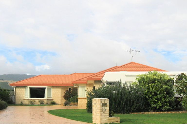 Photo of property in 3 Monterosso Place, Paraparaumu Beach, Paraparaumu, 5032