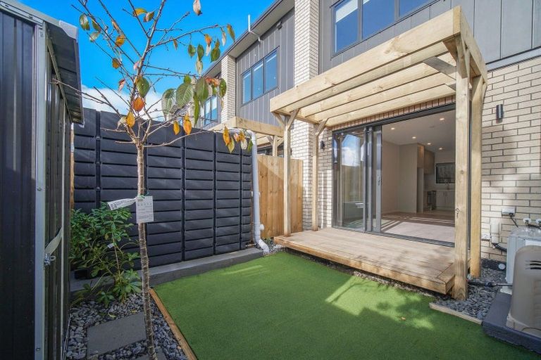 Photo of property in 2/65 Moire Road, Massey, Auckland, 0614