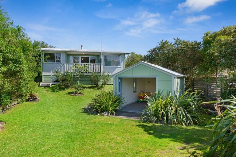 Photo of property in 3 Arthur Street, Waikawa Beach, Manakau, 5573