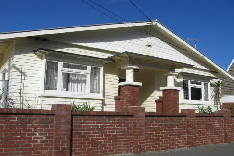 Photo of property in 203 Queens Drive, Lyall Bay, Wellington, 6022