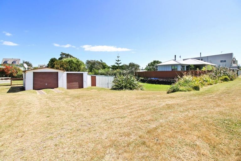 Photo of property in 12 Roore Street, Foxton Beach, Foxton, 4815