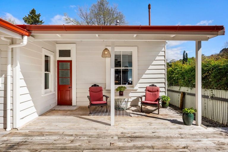 Photo of property in 95 Milton Road, Bluff Hill, Napier, 4110