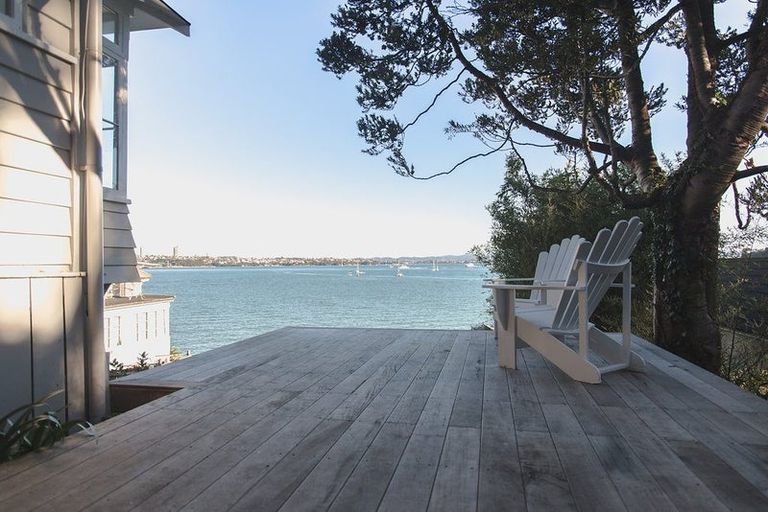 Photo of property in 112 Queen Street, Northcote Point, Auckland, 0627