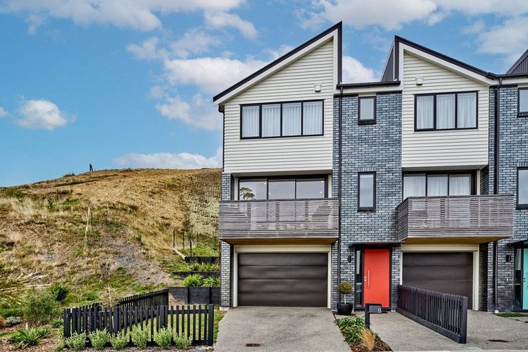 Photo of property in 33 Holystone Road, Whitby, Porirua, 5024