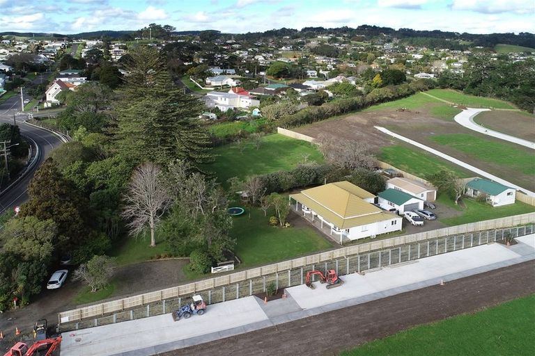 Photo of property in 1 Mill Road, Helensville, 0800