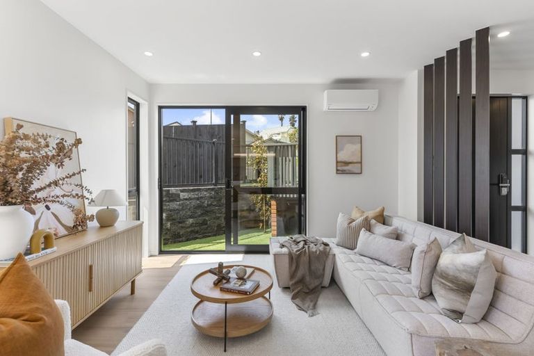 Photo of property in 14 Altair Place, Windsor Park, Auckland, 0632