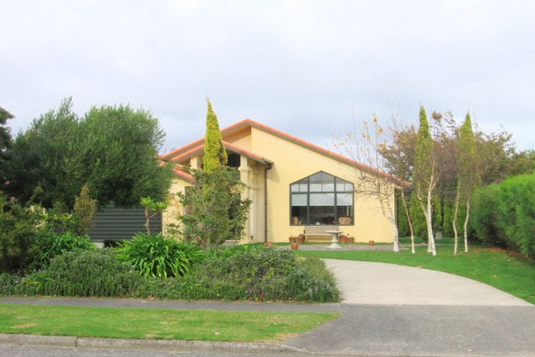 Photo of property in 21 Kanawa Street, Waikanae, 5036