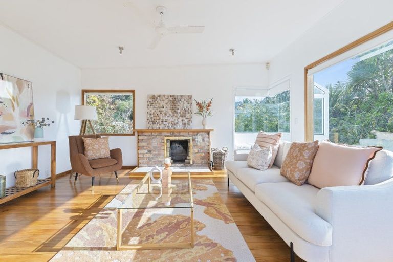 Photo of property in 27 Hebron Road, Waiake, Auckland, 0630