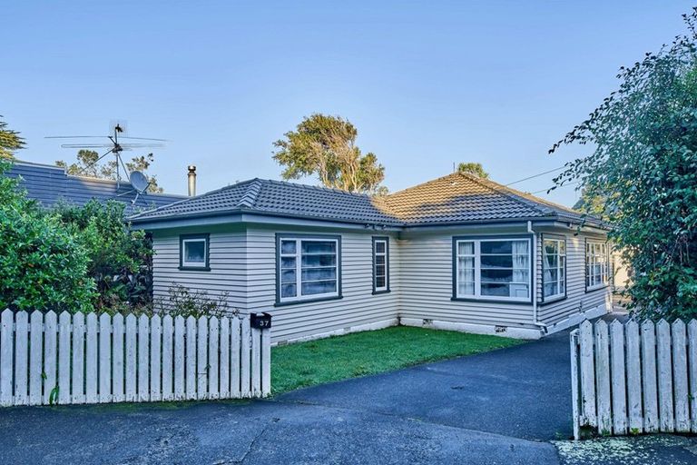 Photo of property in 37 Cluny Road, Plimmerton, Porirua, 5026