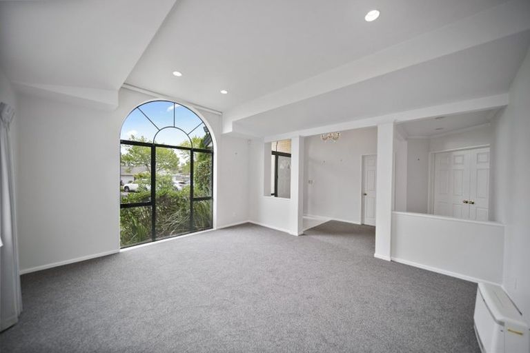 Photo of property in 20 Yarlside Place, Northpark, Auckland, 2013