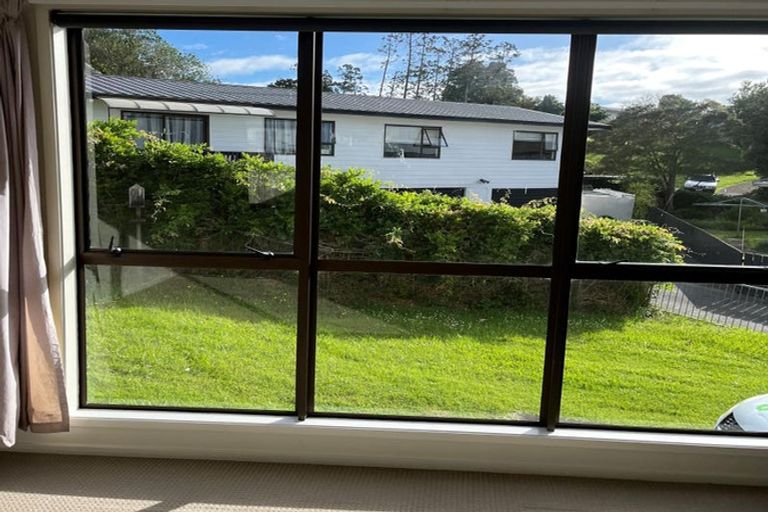 Photo of property in 8 Louise Place, West Harbour, Auckland, 0618