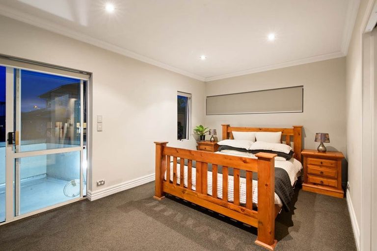 Photo of property in 8a Oteha Valley Road, Northcross, Auckland, 0632