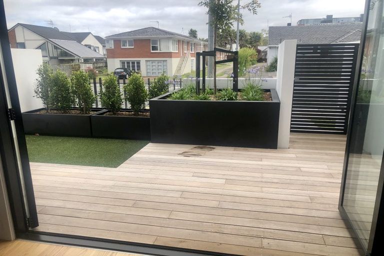 Photo of property in Frank Sargeson Apts, 2/74g Anzac Street, Takapuna, Auckland, 0622