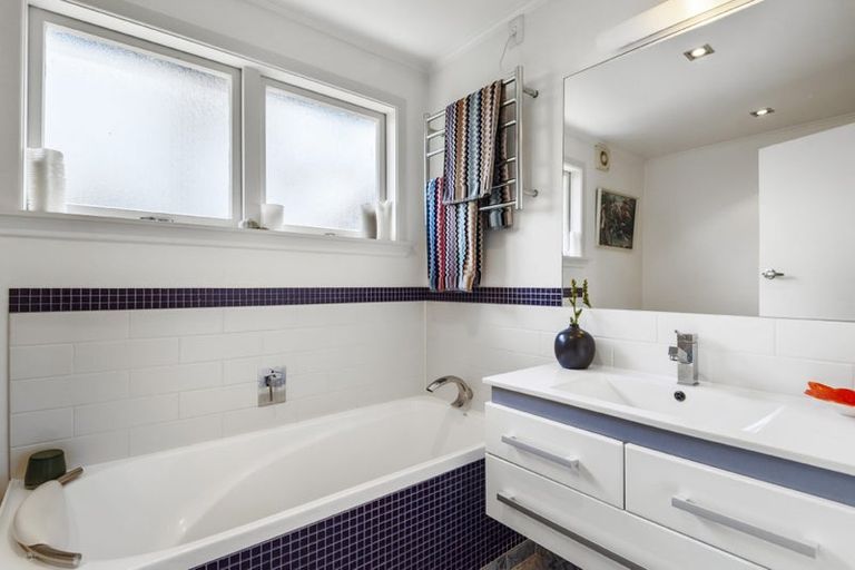 Photo of property in 12 Tyne Road, Forrest Hill, Auckland, 0620