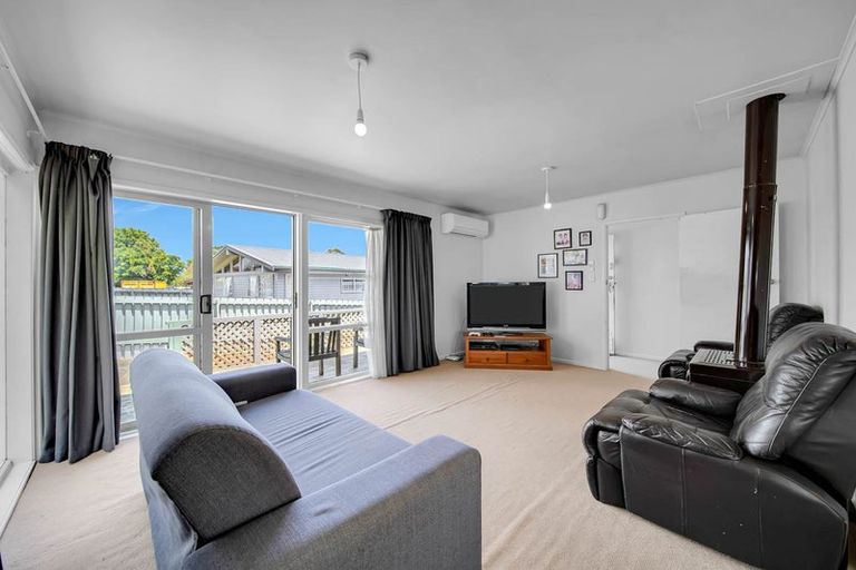 Photo of property in 23 Kemble Close, Mangere, Auckland, 2022