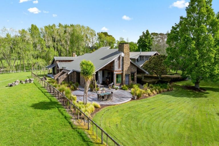 Photo of property in 42 Dysart Lane, Kumeu, 0891
