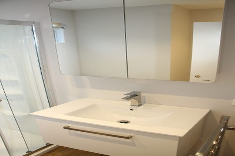 Photo of property in 33a Matai Road, Stanmore Bay, Whangaparaoa, 0932