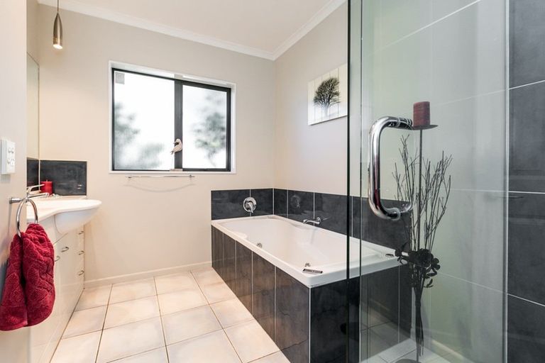 Photo of property in 38 Russell Robertson Drive, Havelock North, 4130