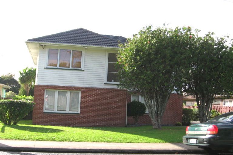 Photo of property in 1a/1 Amberley Avenue, Te Atatu South, Auckland, 0610