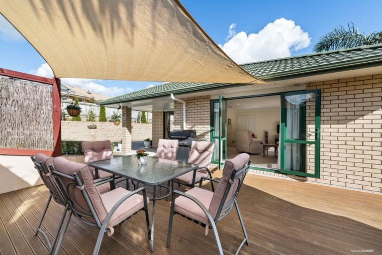 Photo of property in 15 Ina Ville Drive, Pukekohe, 2120