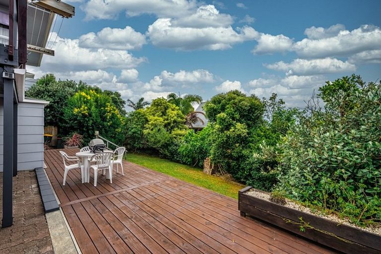 Photo of property in 28 Lewisham Street, Highland Park, Auckland, 2010