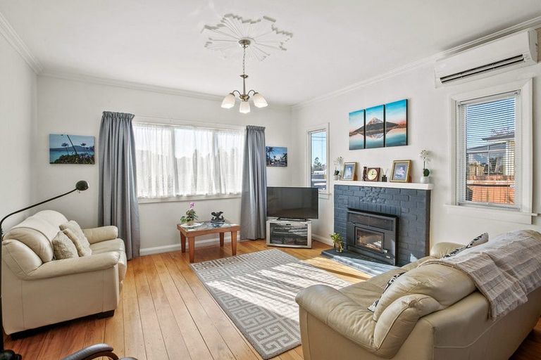 Photo of property in 41 Omata Road, Marfell, New Plymouth, 4310