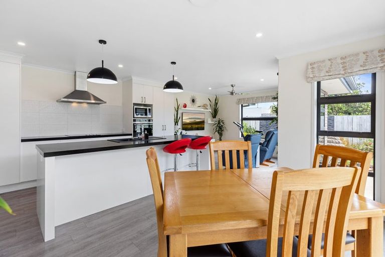 Photo of property in 27 Leet Crescent, Papamoa Beach, Papamoa, 3118