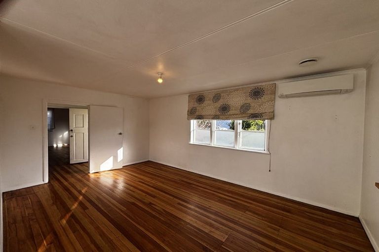 Photo of property in 22 Banks Street, Marfell, New Plymouth, 4310