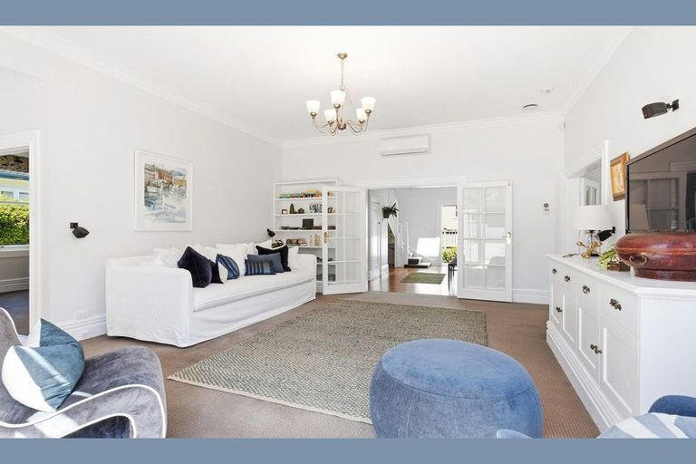 Photo of property in 15 Lucknow Terrace, Khandallah, Wellington, 6035
