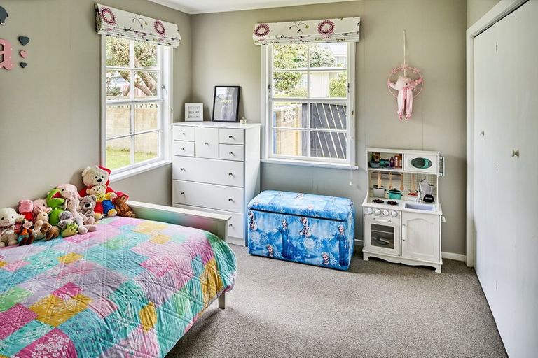 Photo of property in 7 Luff Place, Whitby, Porirua, 5024