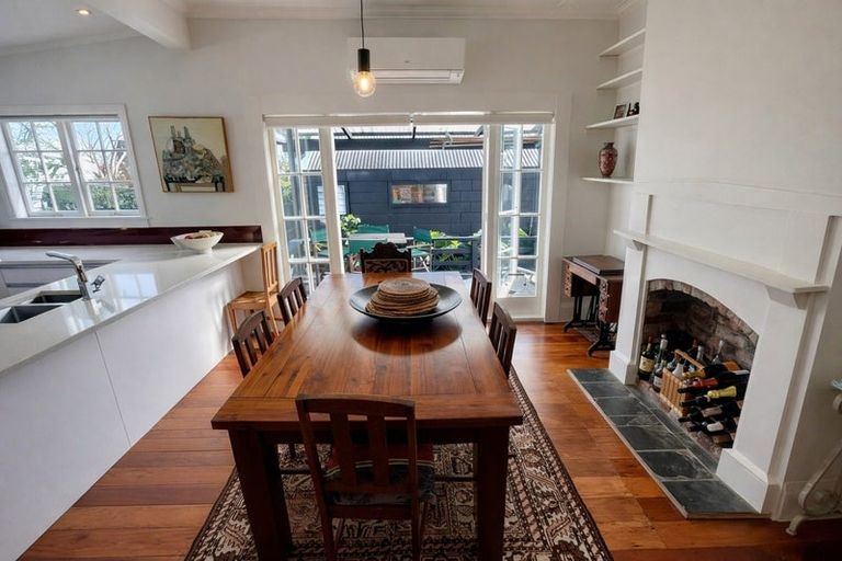 Photo of property in 2/21 Cowper Street, Devonport, Auckland, 0624