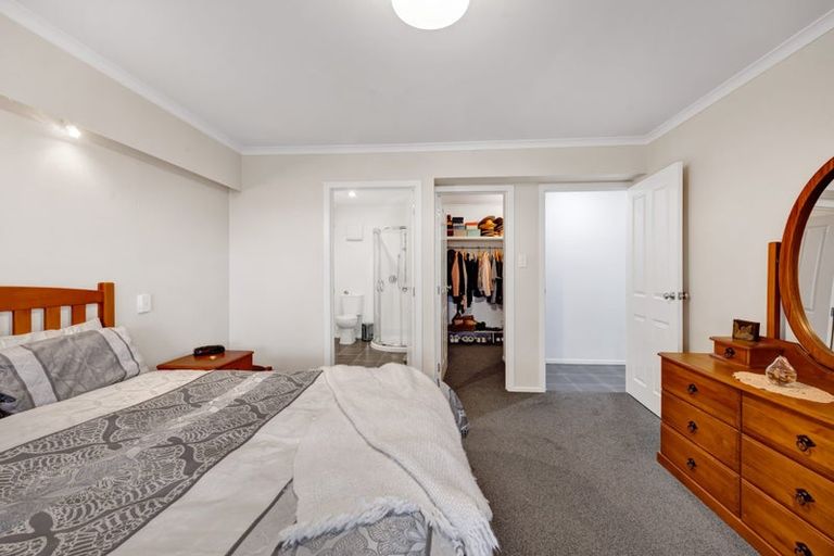 Photo of property in 21 Longview Drive, Merrilands, New Plymouth, 4312