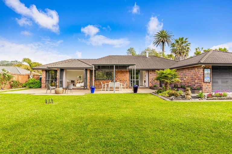 Photo of property in 10 Grassfield Place, Waimauku, 0812
