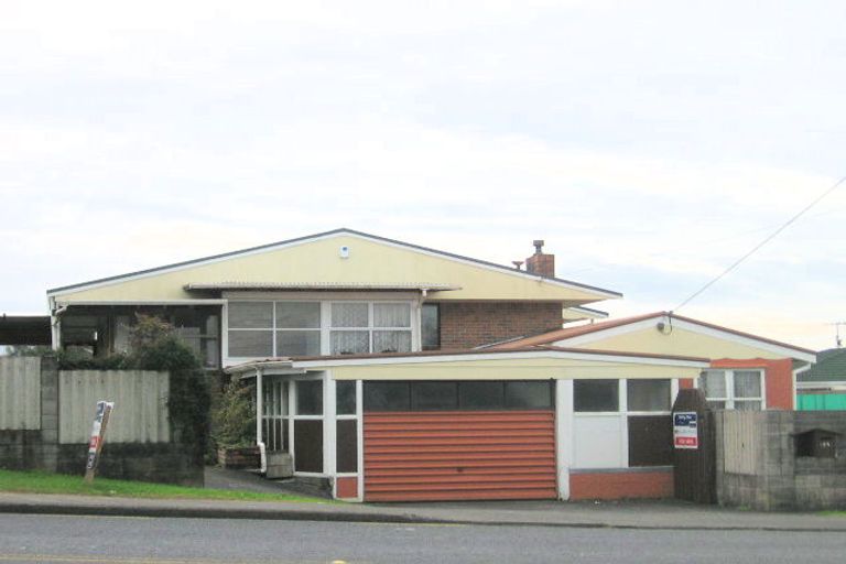 Photo of property in 195 Don Buck Road, Massey, Auckland, 0614