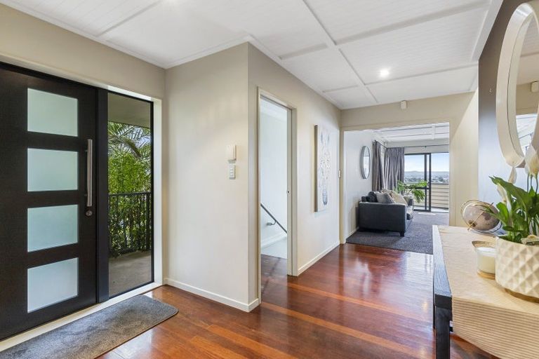 Photo of property in 47 Kittiwake Drive, Schnapper Rock, Auckland, 0632