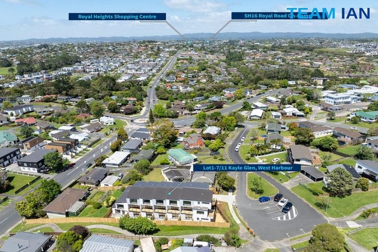 Photo of property in 11 Kayle Glen, West Harbour, Auckland, 0618