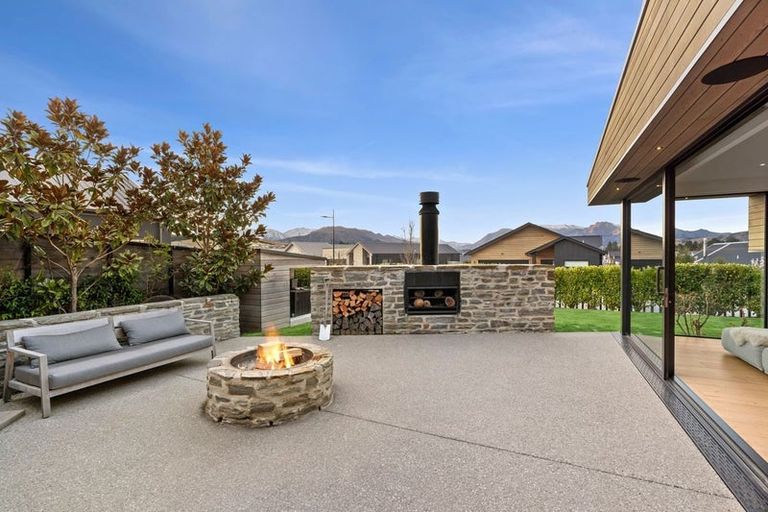 Photo of property in 37 Mount Nicholas Avenue, Wanaka, 9305