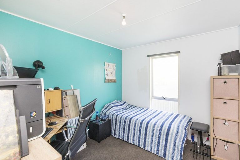 Photo of property in 17 Apollo Parade, Milson, Palmerston North, 4414