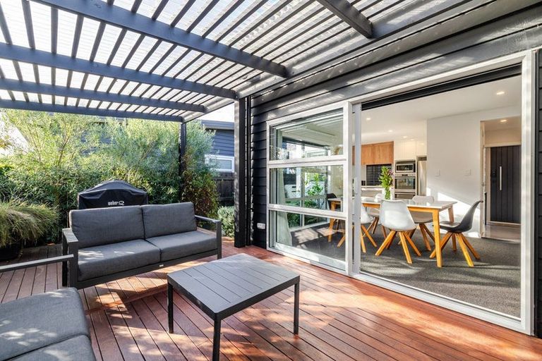 Photo of property in 2a Alton Place, Hokowhitu, Palmerston North, 4410