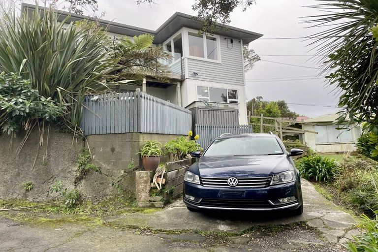 Photo of property in 19 Salford Street, Newlands, Wellington, 6037