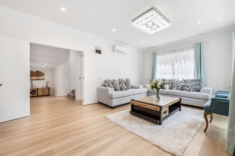 Photo of property in 25 Casheltown Way, Flat Bush, Auckland, 2019