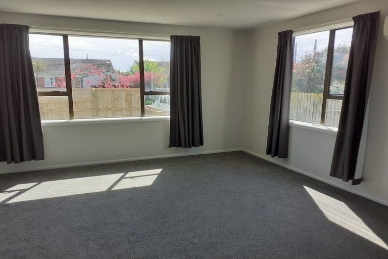 Photo of property in 19 Avro Crescent, Hornby, Christchurch, 8042