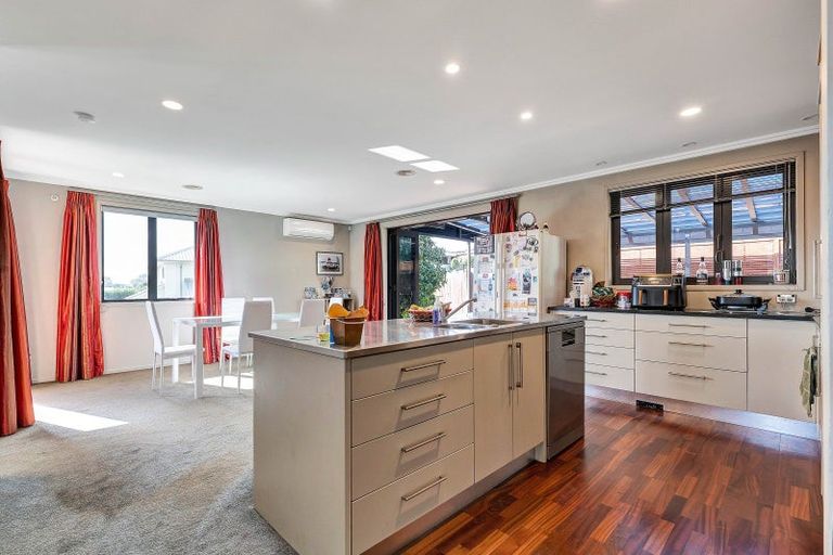 Photo of property in 204 Heta Road, Merrilands, New Plymouth, 4312