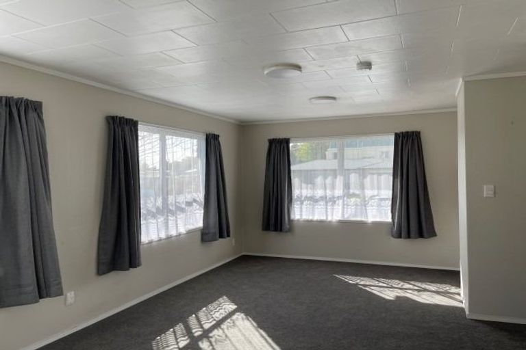 Photo of property in 1 Dunrobin Place, Avonhead, Christchurch, 8042