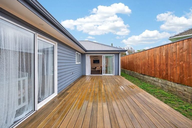 Photo of property in 43 Mary Crescent, Elderslea, Upper Hutt, 5018