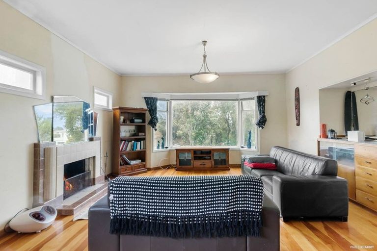Photo of property in 120 Hutchinson Avenue, New Lynn, Auckland, 0600