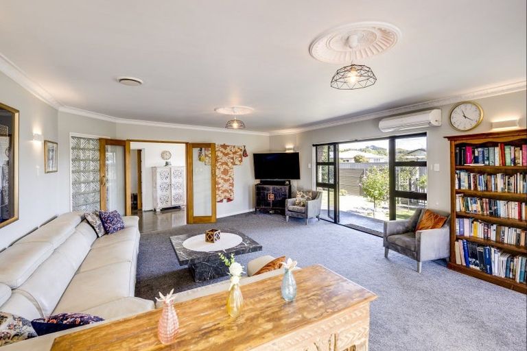Photo of property in 28 Chester Street, Taradale, Napier, 4112
