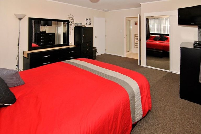 Photo of property in 74 Cortina Avenue, Johnsonville, Wellington, 6037