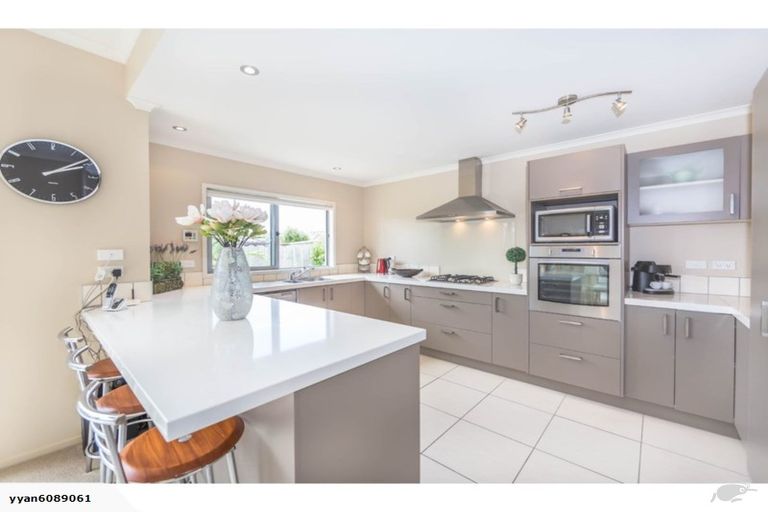 Photo of property in 15 Saltwood Street, Red Beach, 0932